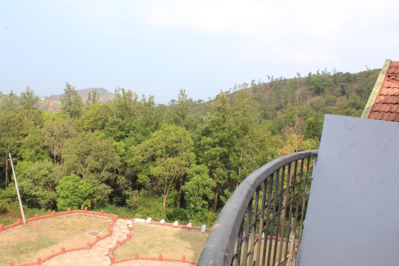 Resort The Greenwood - Escape To Tranquil Mountain Views Chikmagalur