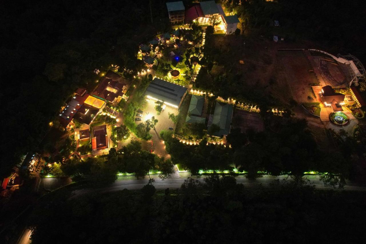 Resort Honeydewwz Exoticaa & 4*