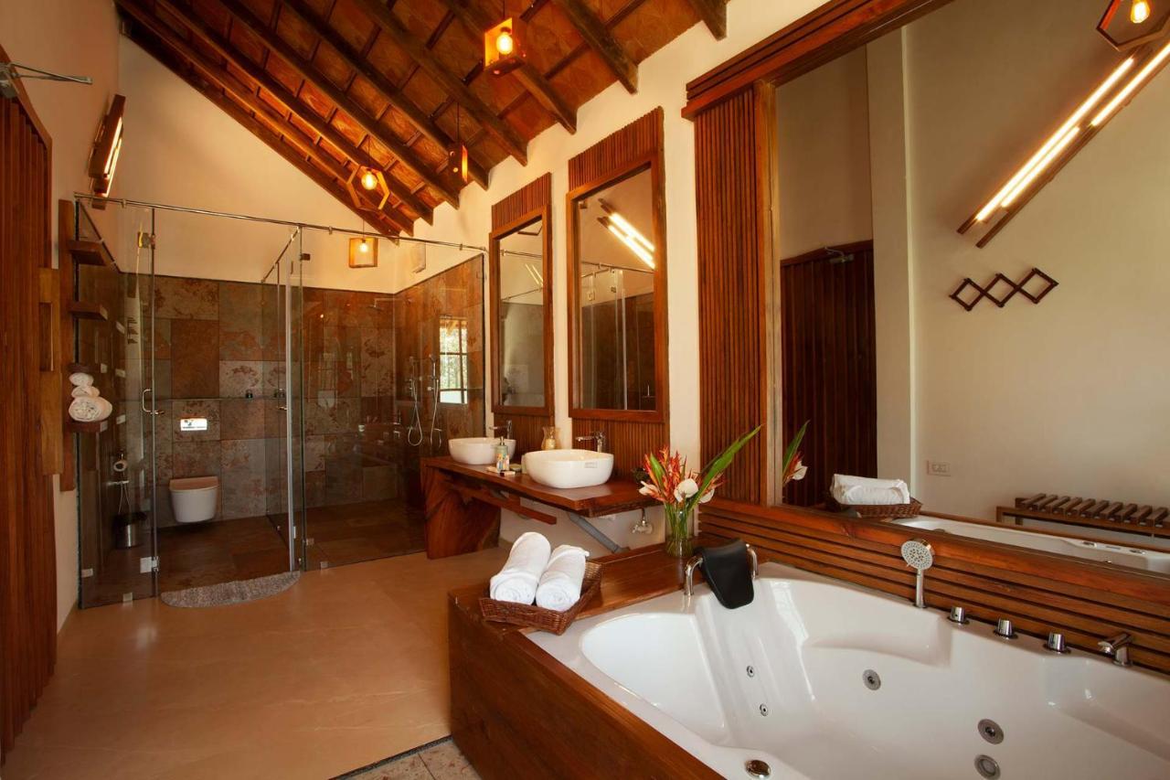 Stayvista At Cedar - Strelitzia 2bhk With Breakfast And Jacuzzi Villa Chikmagalur