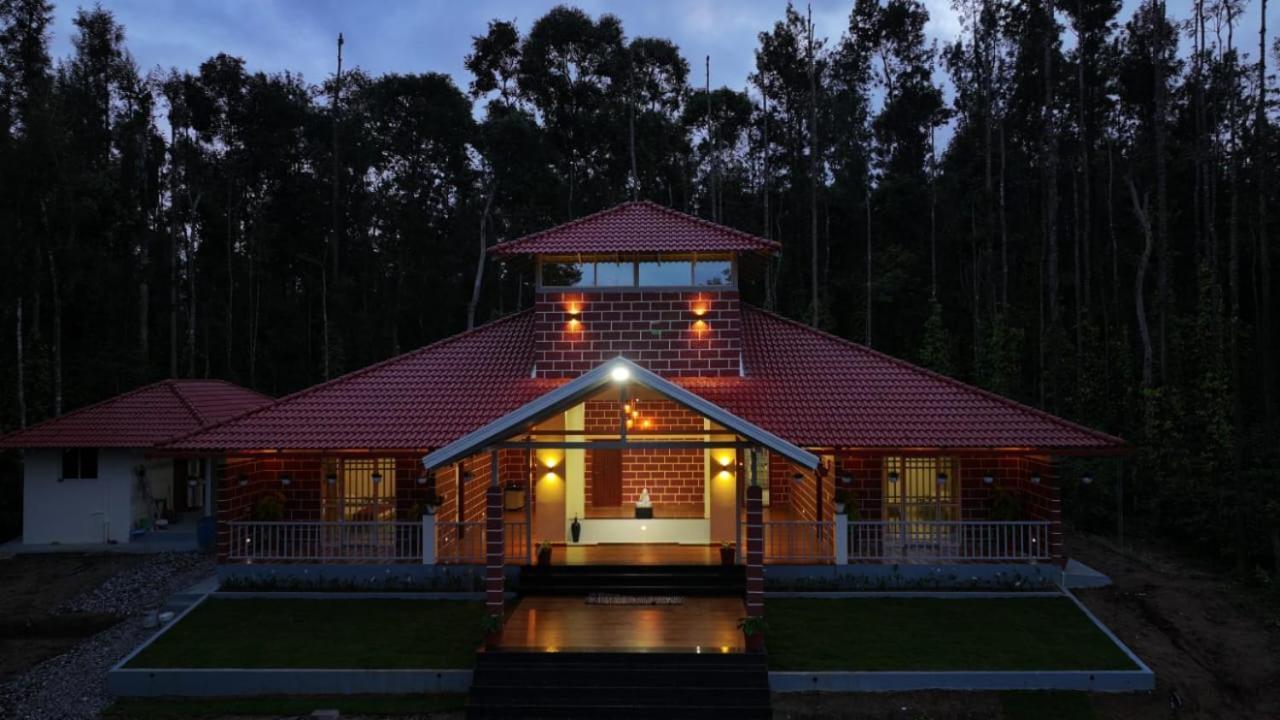 Kattegadde - Swimming Pool And With Private Balcony By Dazzle Destinations Homestay Chikmagalur