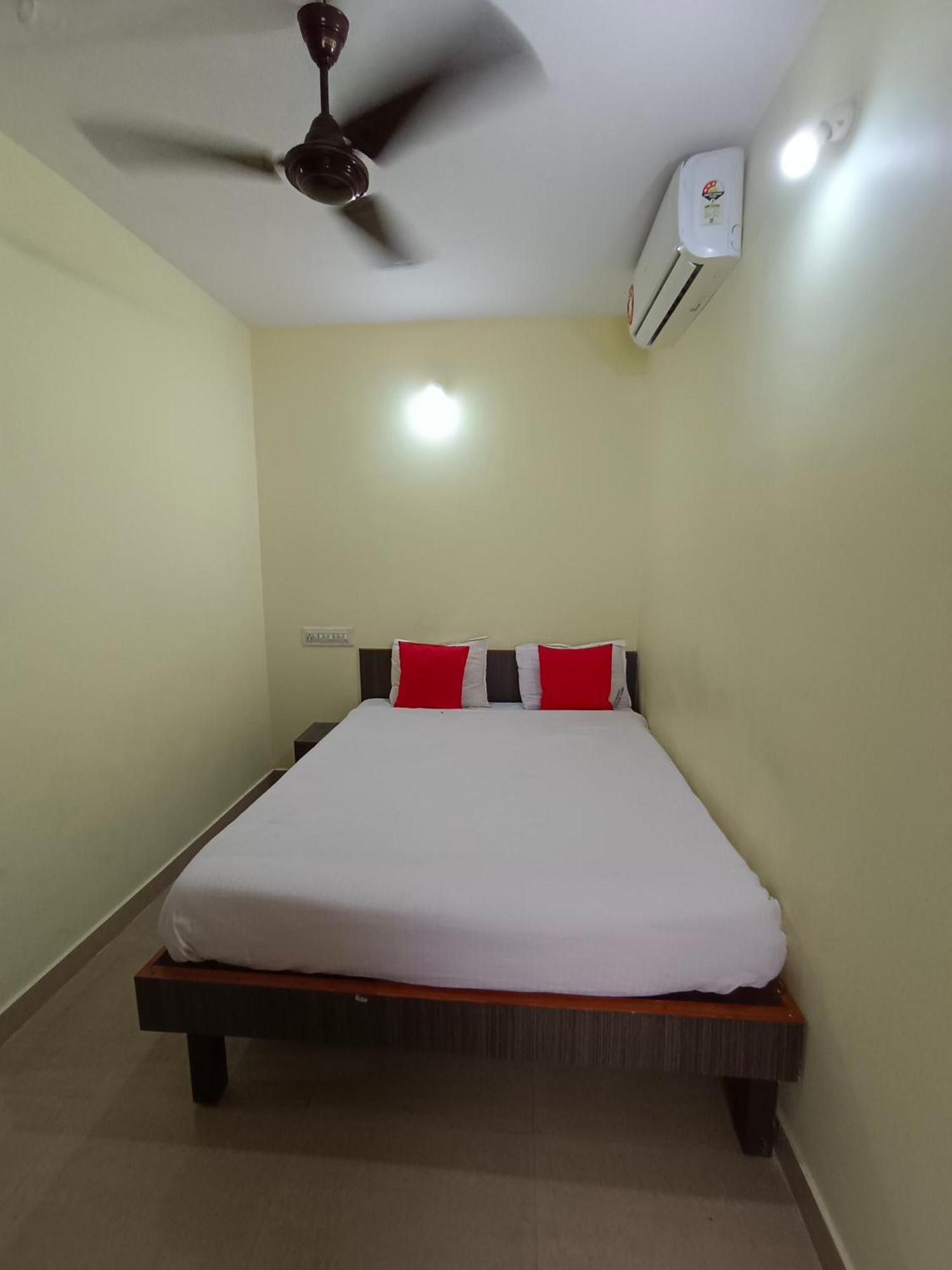 The Vishnu Residency Hotel 2*