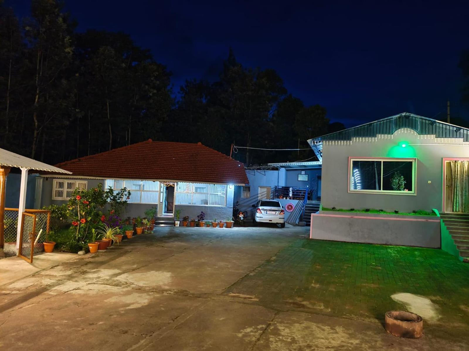 Flower Homestay *