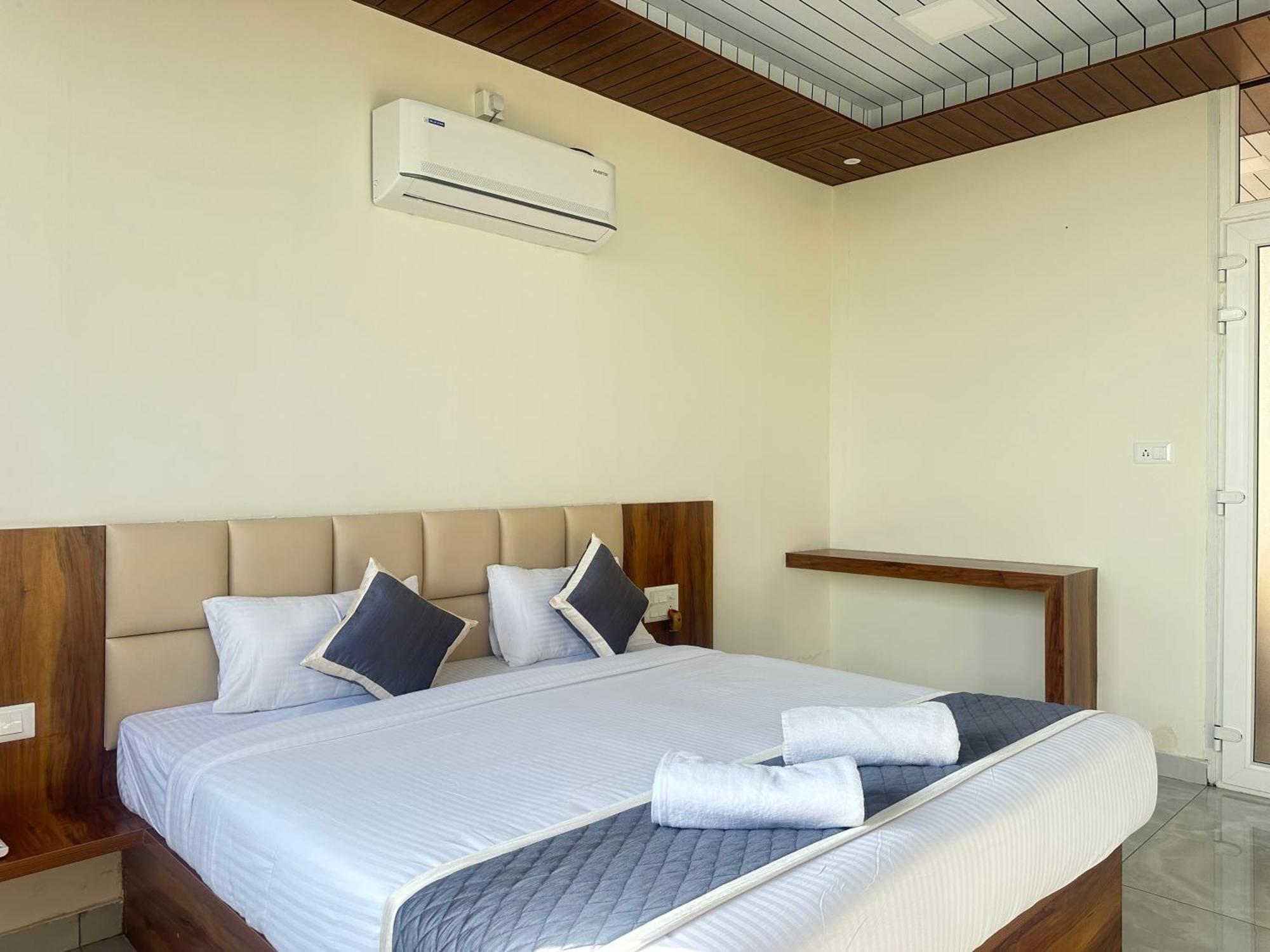 Ss Luxury Comforts - Twin Sharing 3* Chikmagalur