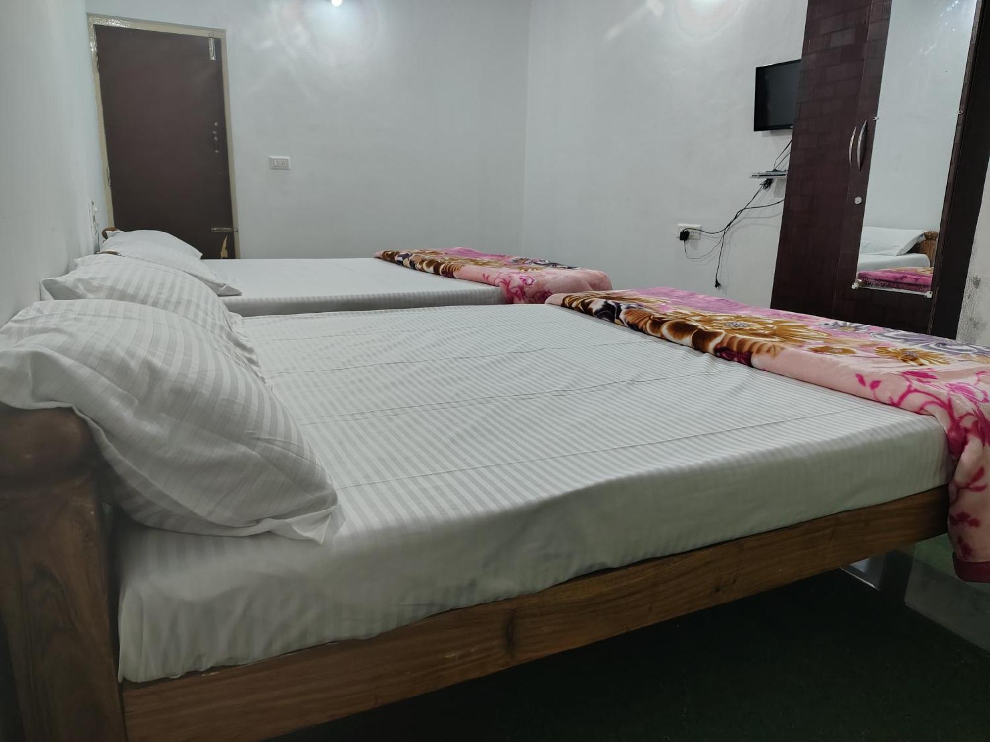 Flower Homestay *