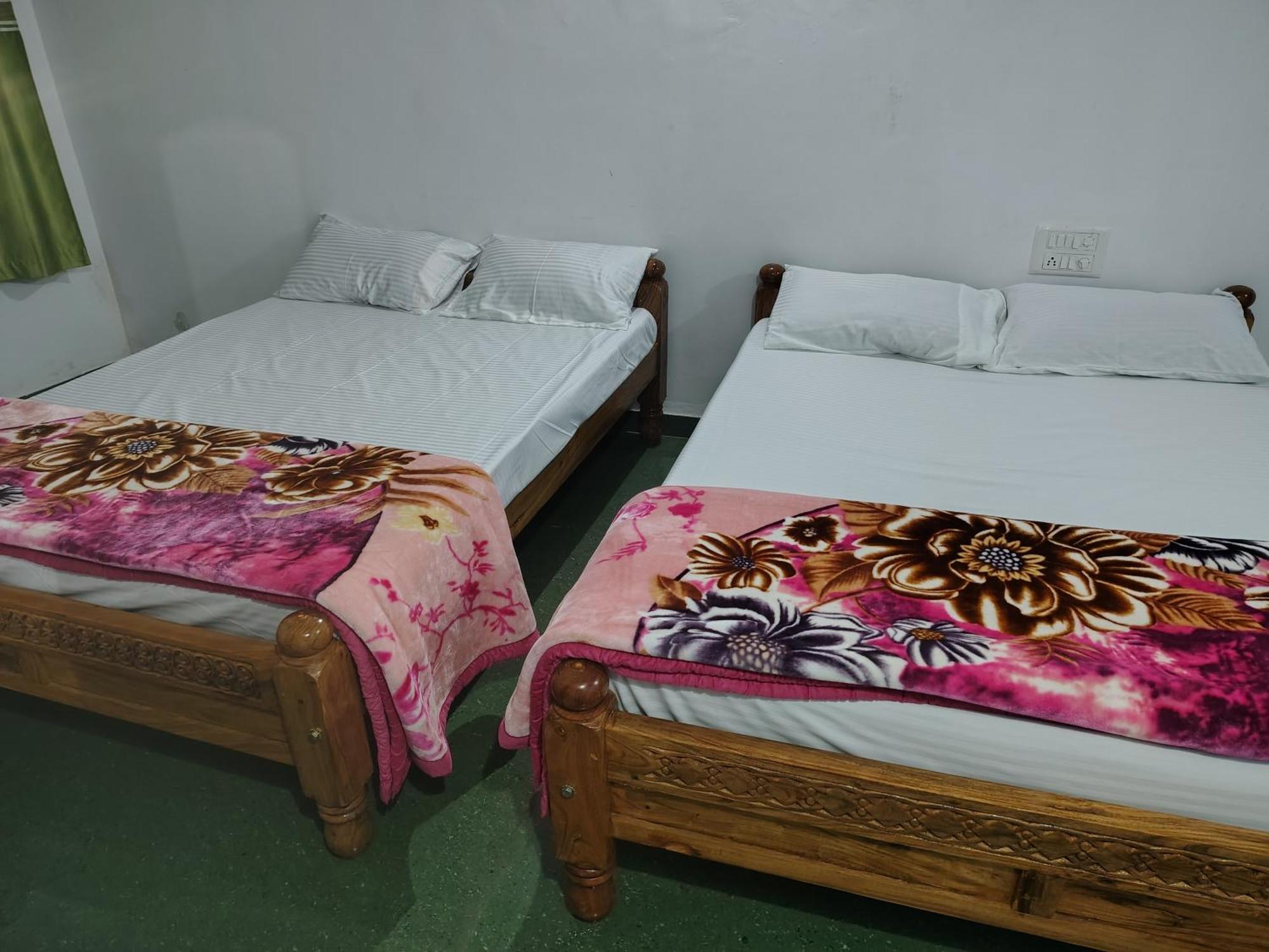 Homestay Flower *