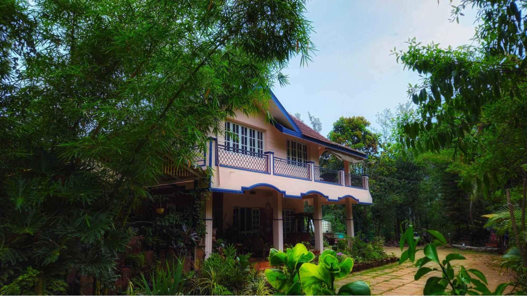 Homestay Devigiri And *