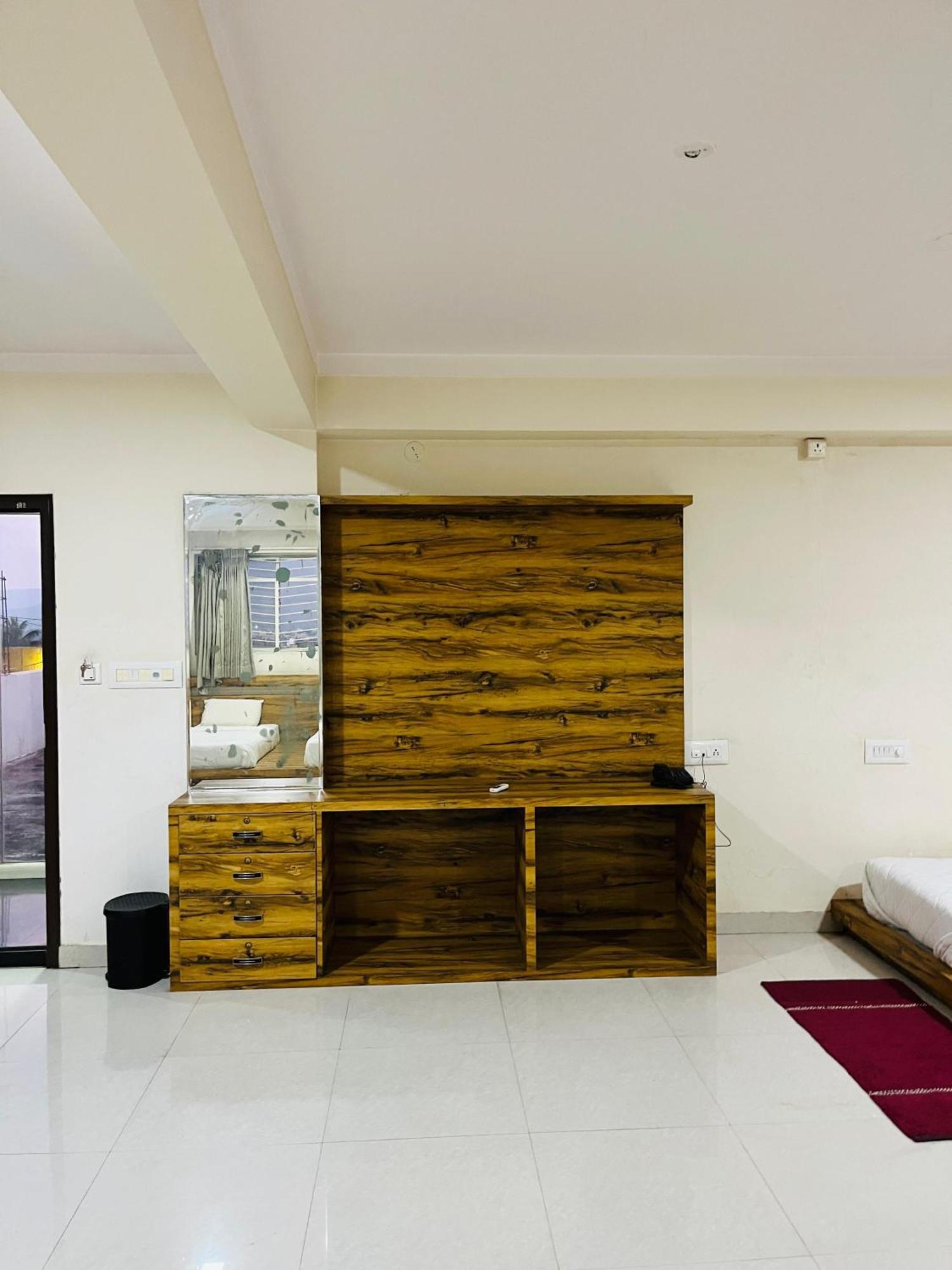 Taj Residency Apartment *