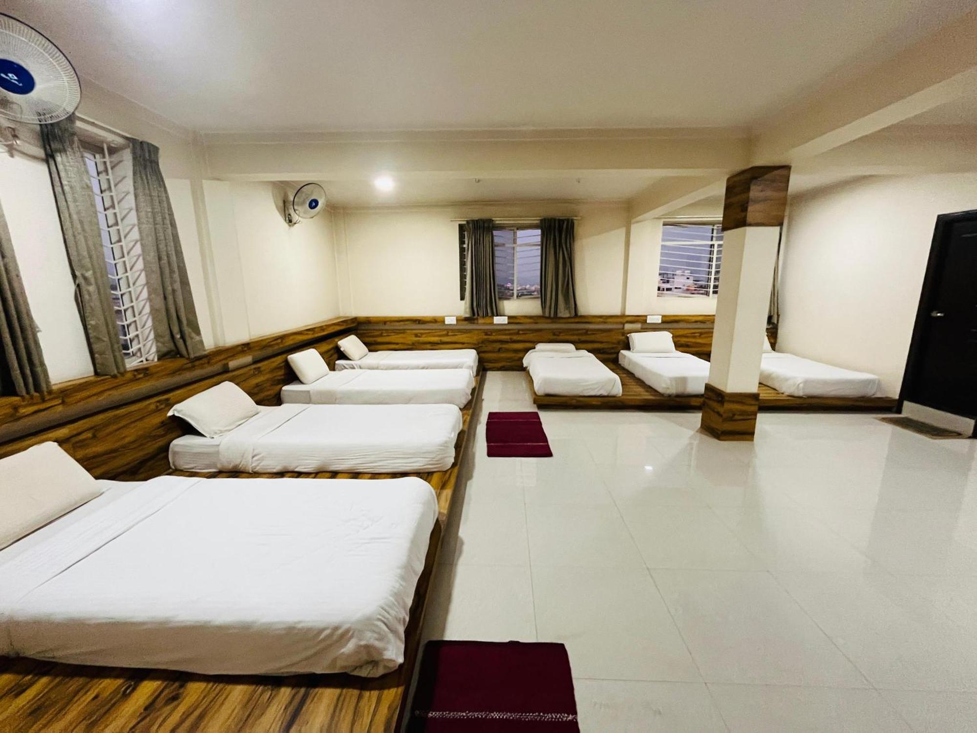 Taj Residency Apartment *