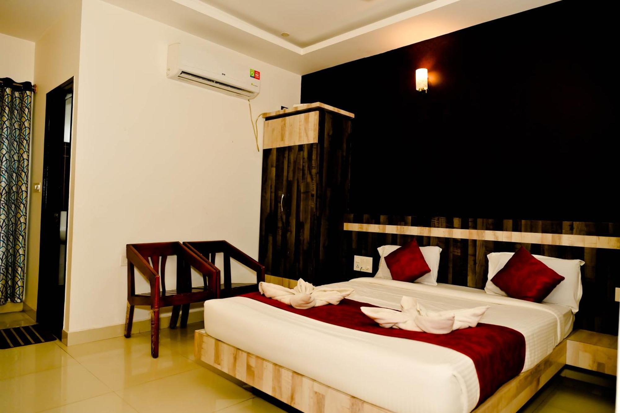 Townhouse Mk Hotel