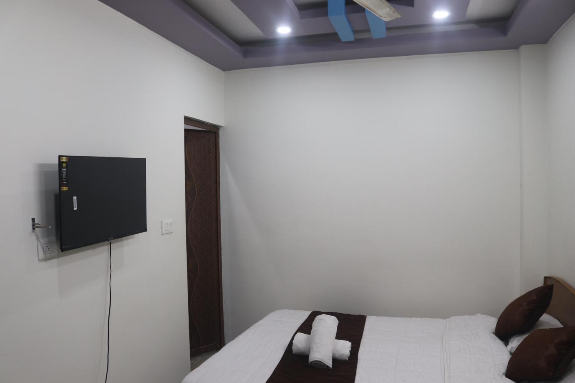 Hotel Khushi's