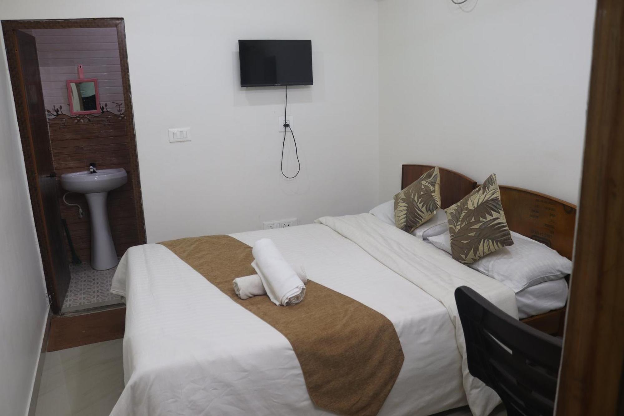 Hotel Khushi 2*