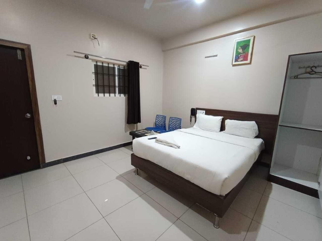 Hotel Collection O Near Zilla Panchayat