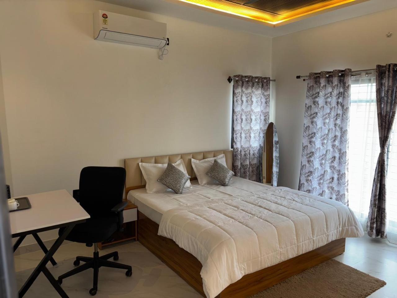 Homestay Kalarava Service *