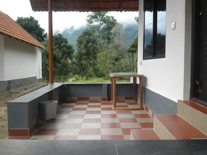 Vamoose Clover Leaf Chikmagalur